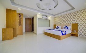 Hotel Decent Suites - Delhi Airport